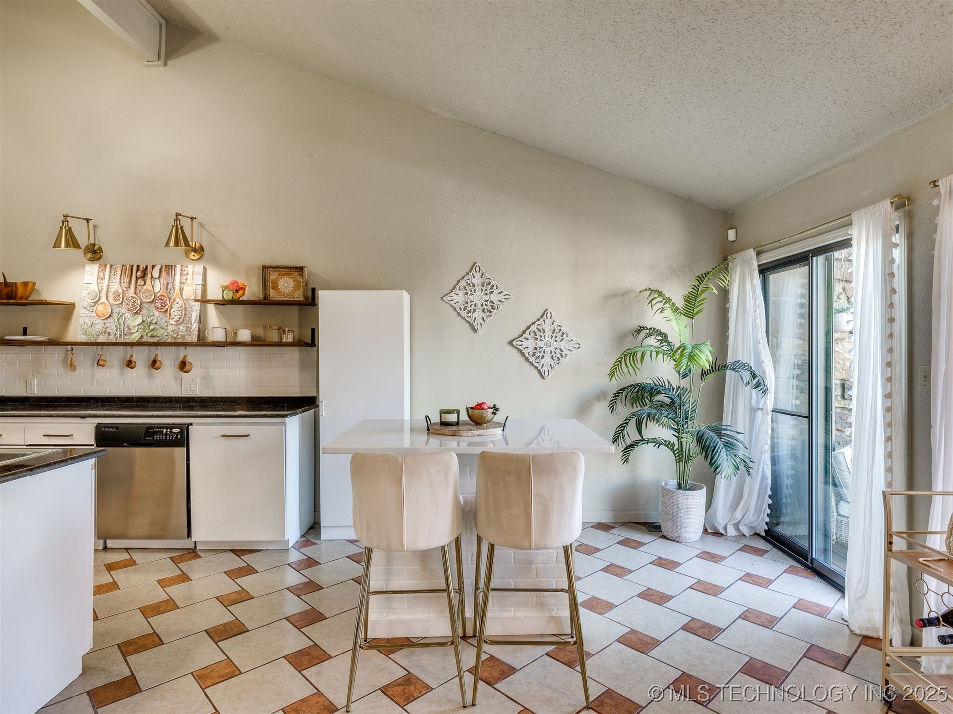 1553 S Riverside Drive 1553 Property Photo 14