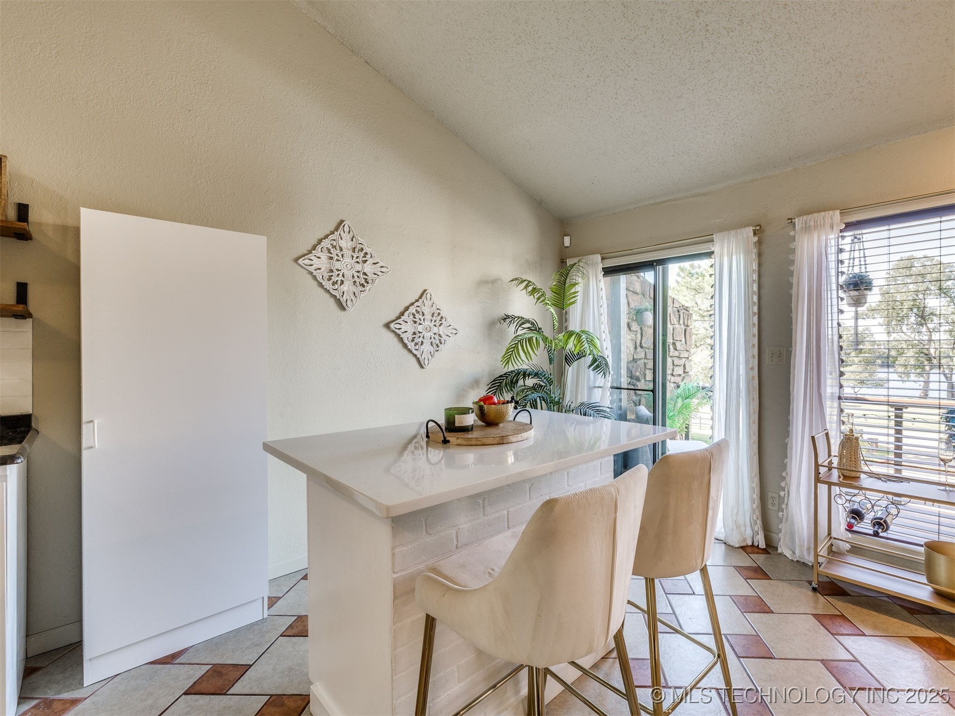 1553 S Riverside Drive 1553 Property Photo 16