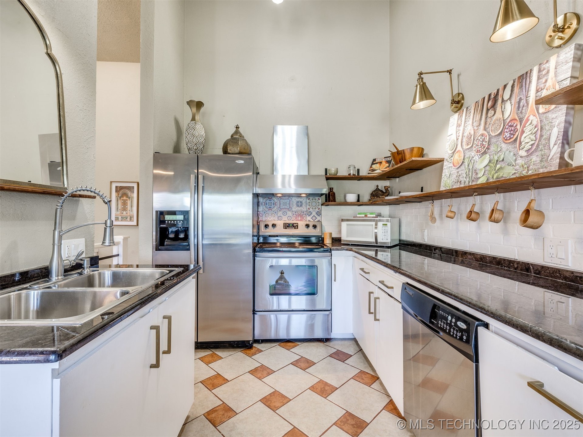 1553 S Riverside Drive 1553 Property Photo 18