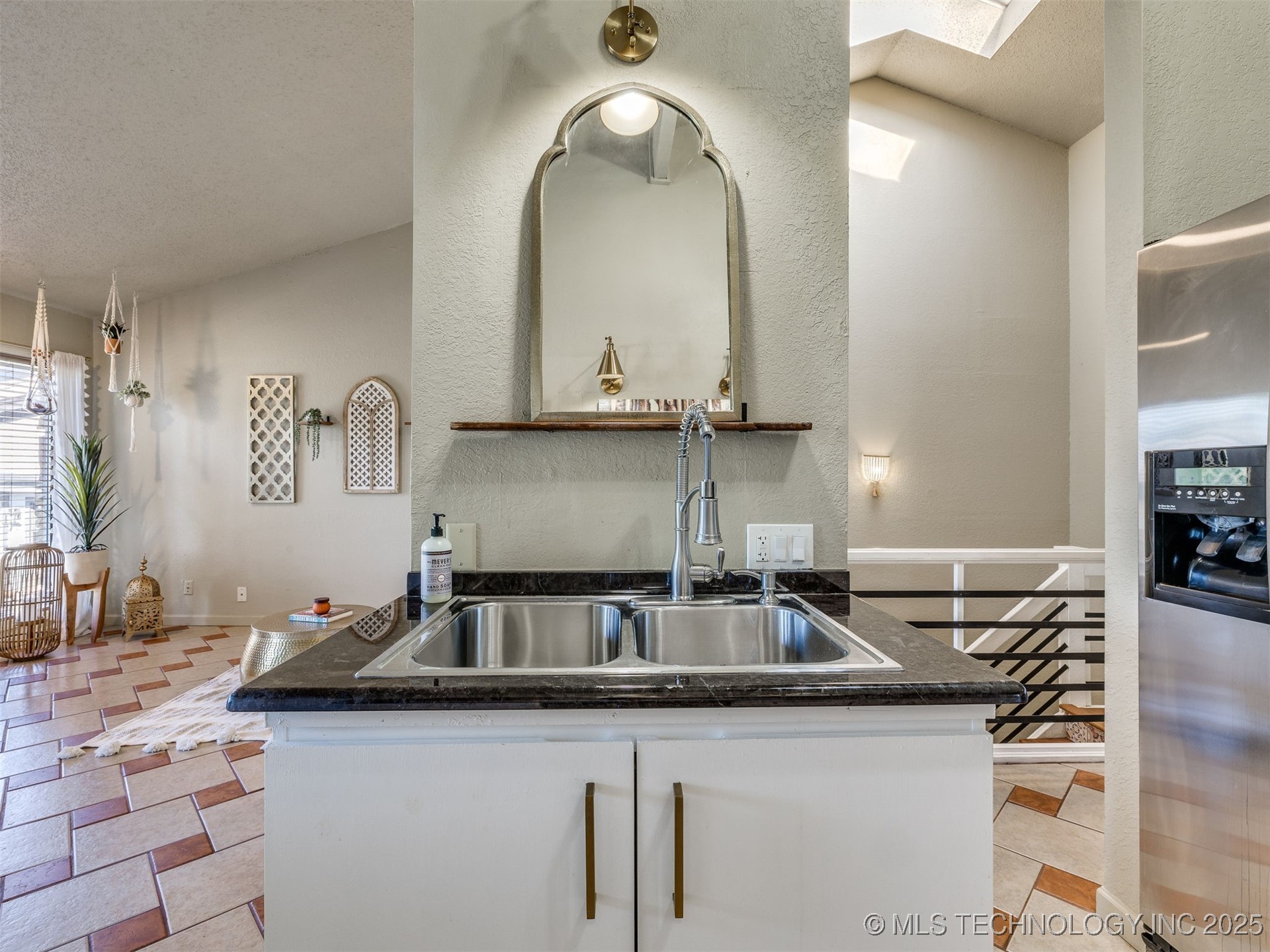 1553 S Riverside Drive 1553 Property Photo 19