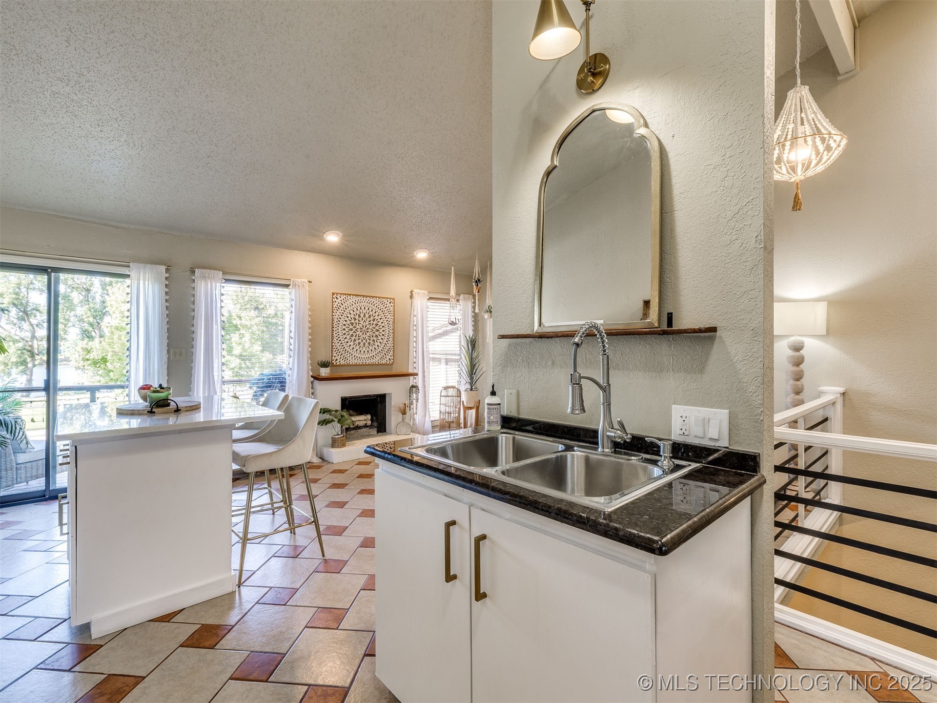 1553 S Riverside Drive 1553 Property Photo 21