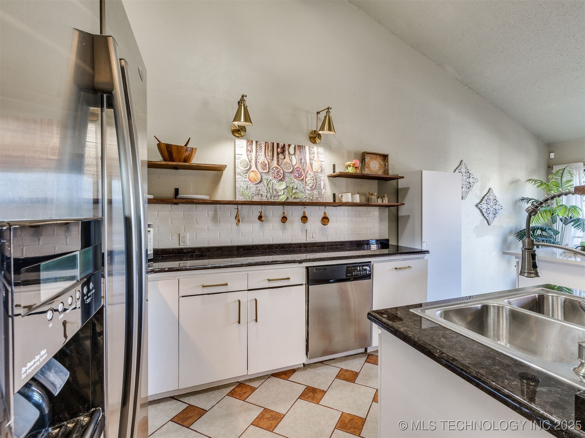 1553 S Riverside Drive 1553 Property Photo 22