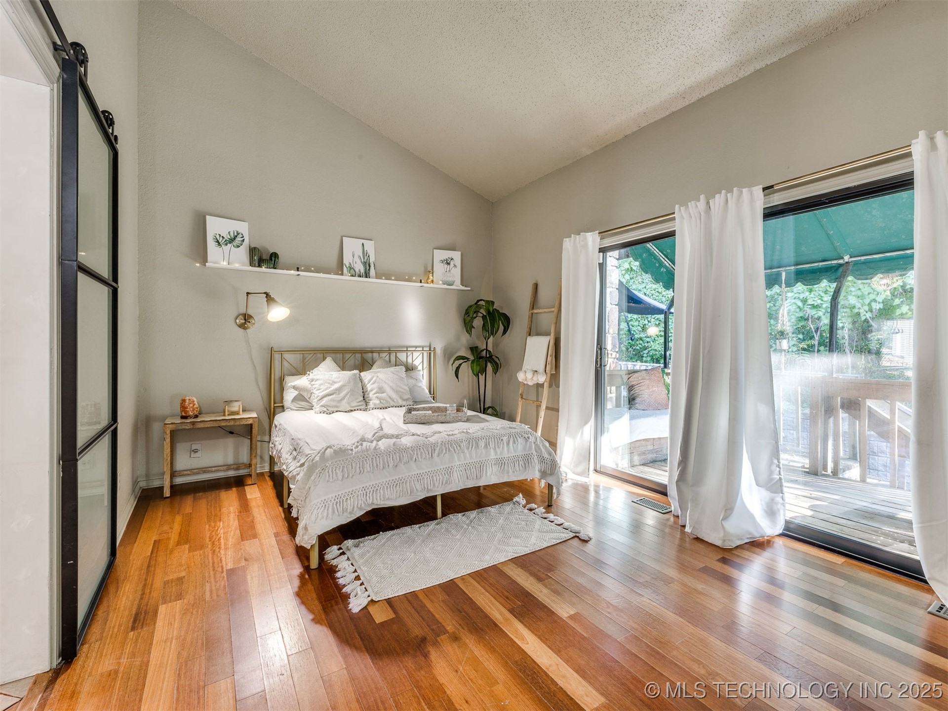 1553 S Riverside Drive 1553 Property Photo 26