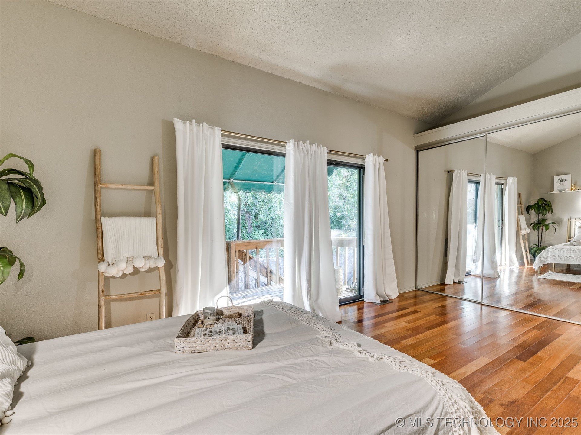 1553 S Riverside Drive 1553 Property Photo 29