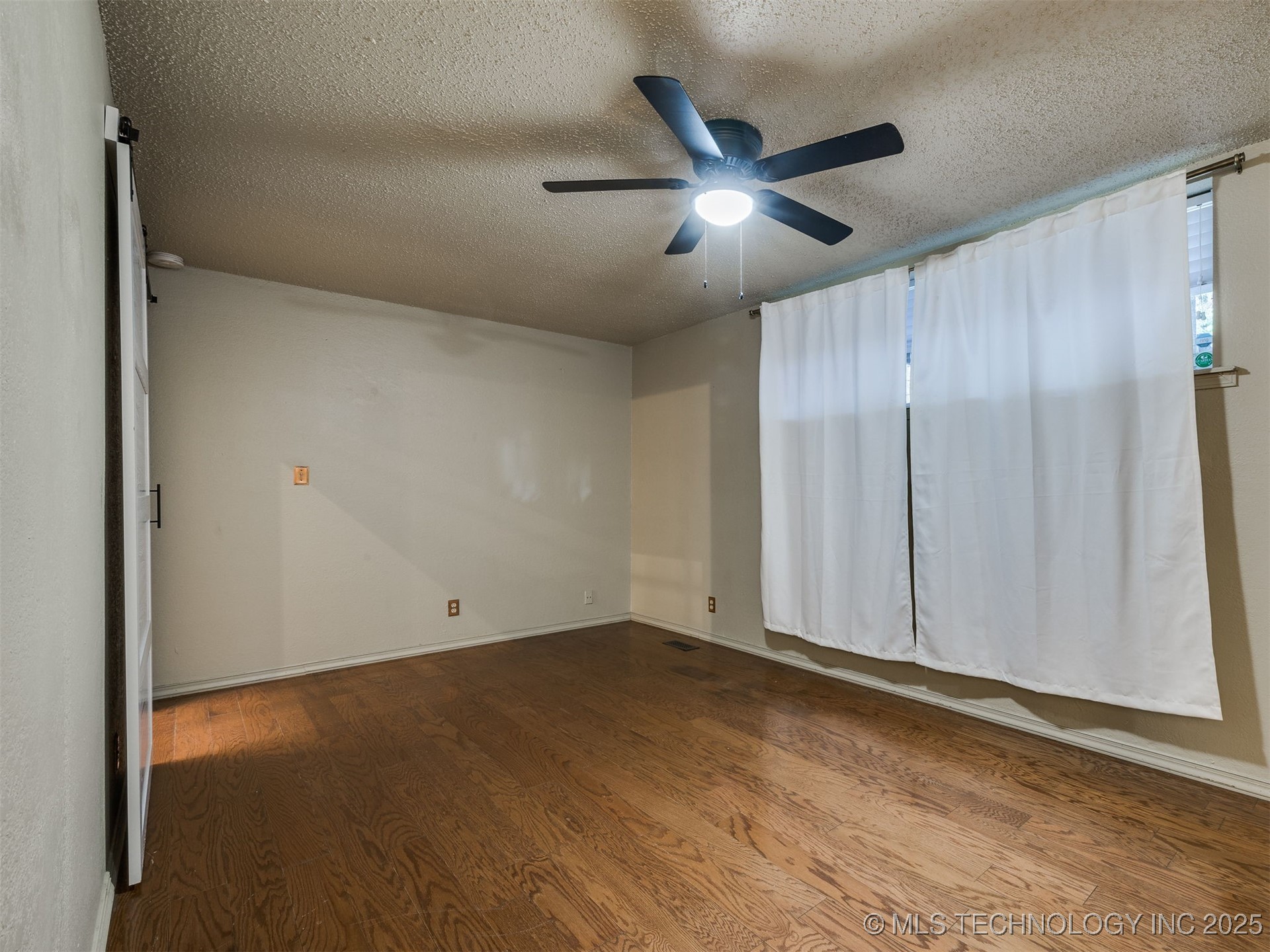 1553 S Riverside Drive 1553 Property Photo 33