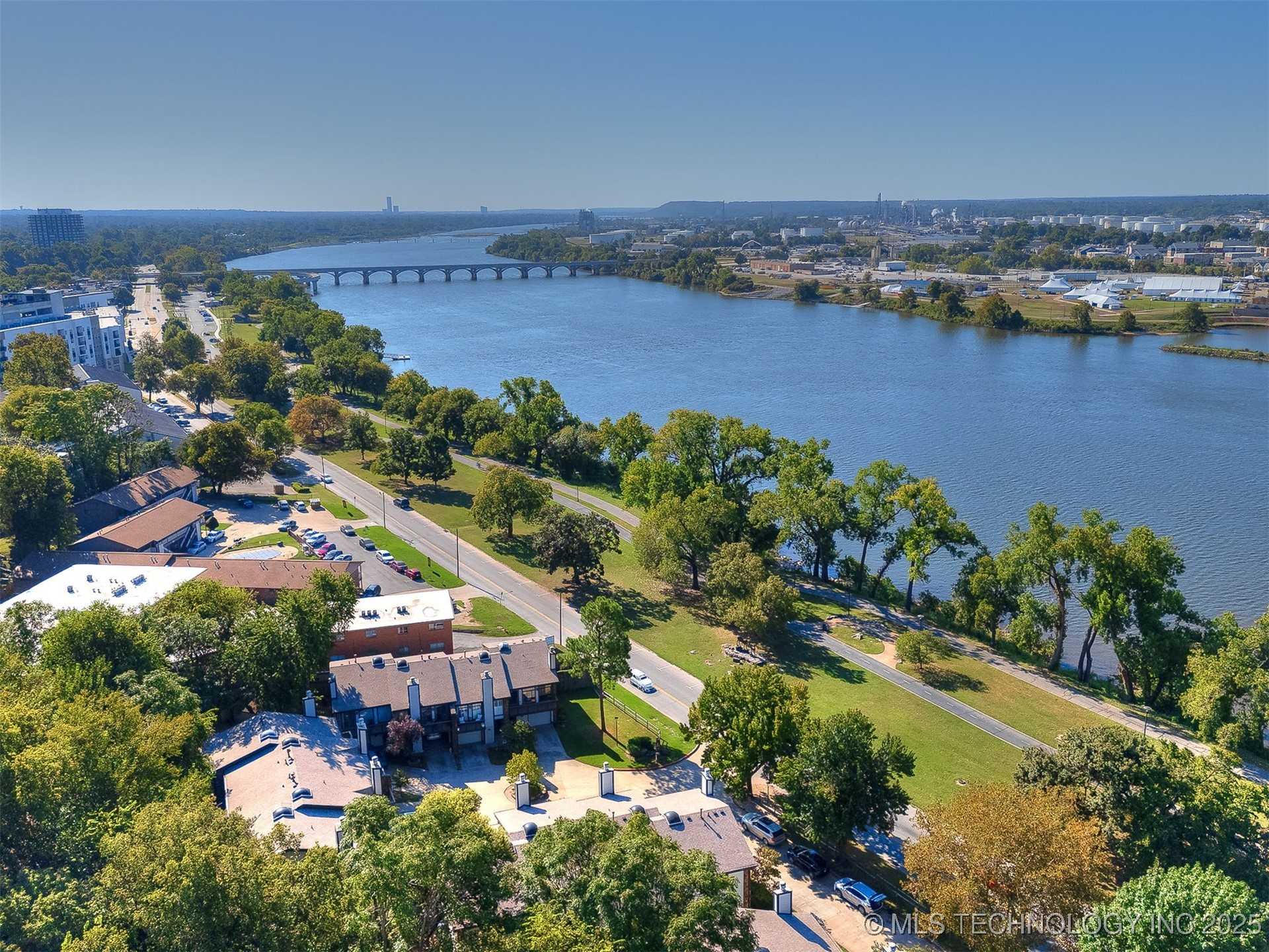 1553 S Riverside Drive 1553 Property Photo 45