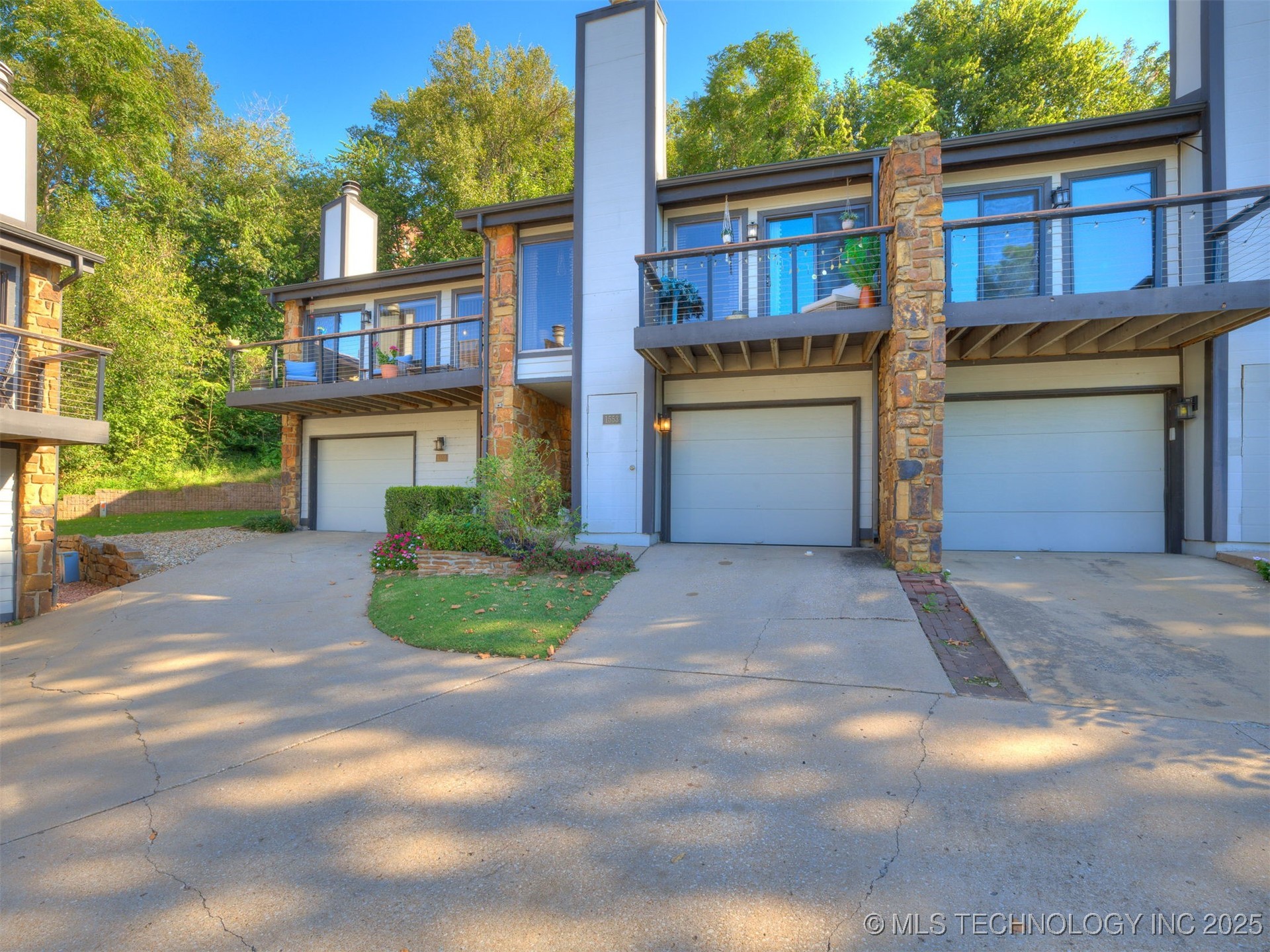 1553 S Riverside Drive 1553 Property Photo 46