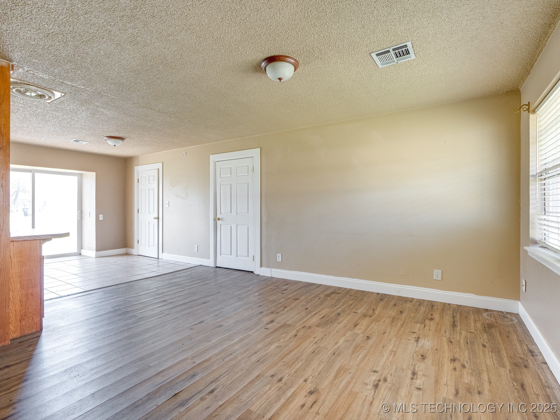 306 E Colonial Property Photo 5