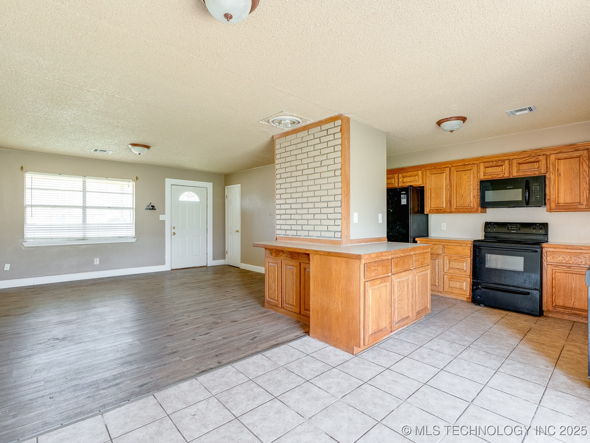 306 E Colonial Property Photo 7