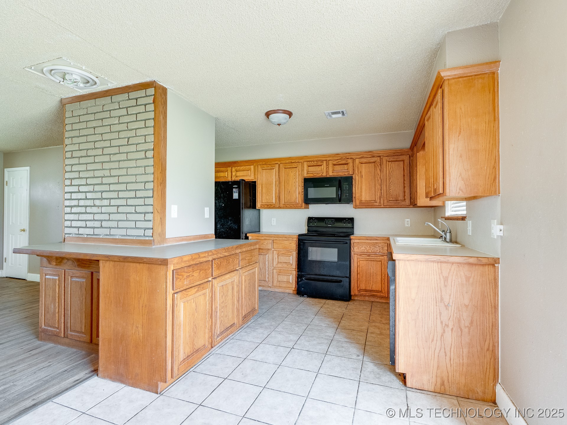 306 E Colonial Property Photo 8