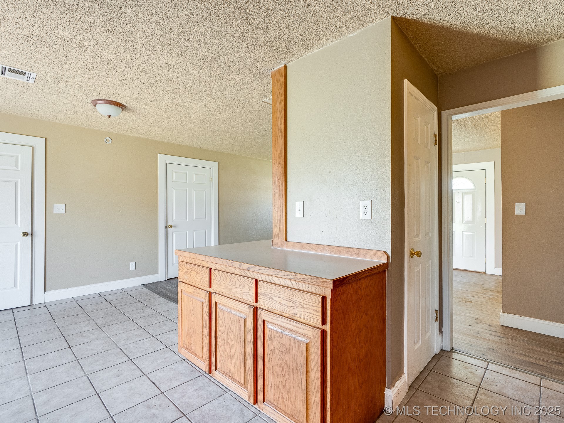 306 E Colonial Property Photo 10