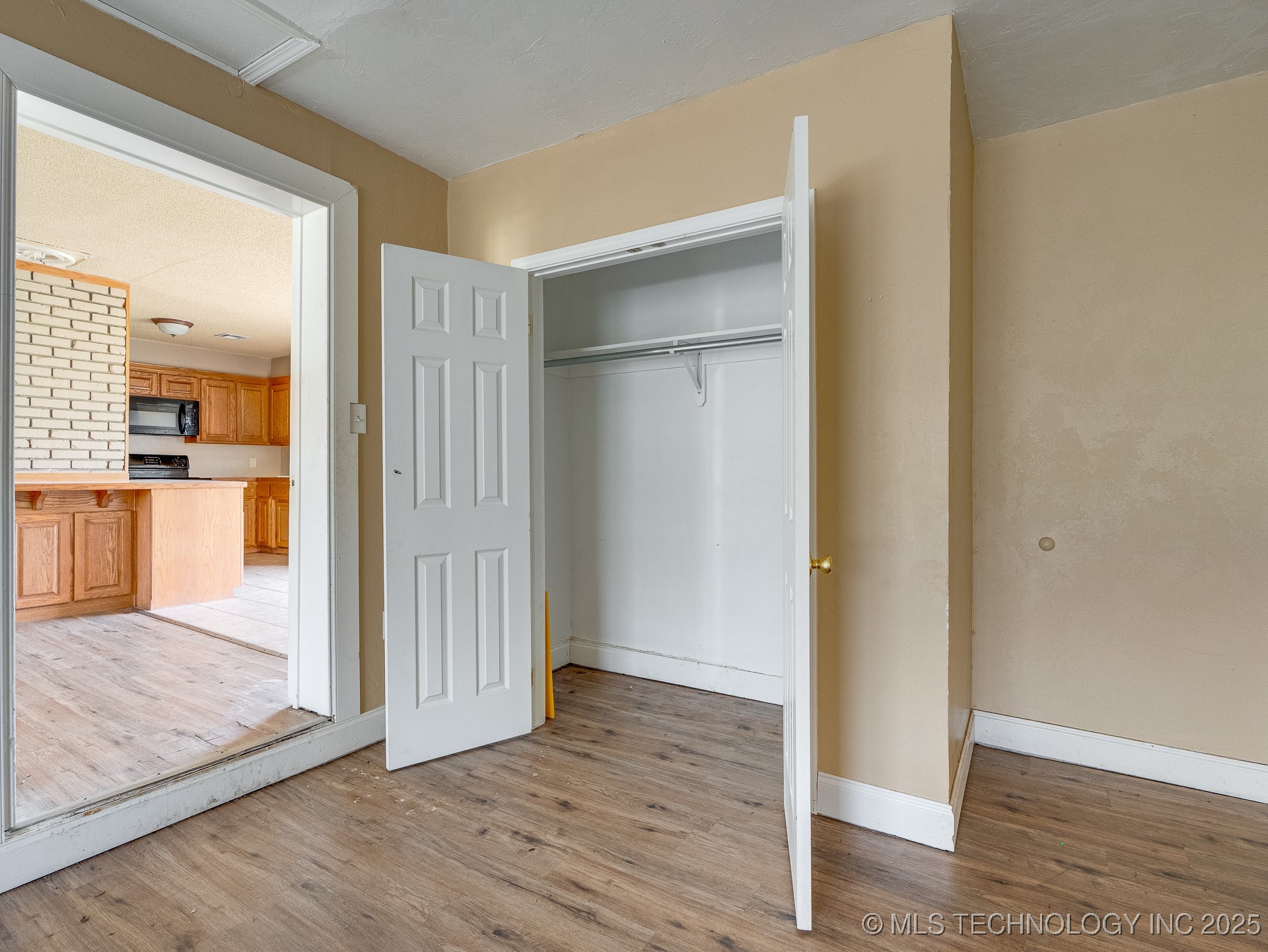 306 E Colonial Property Photo 14