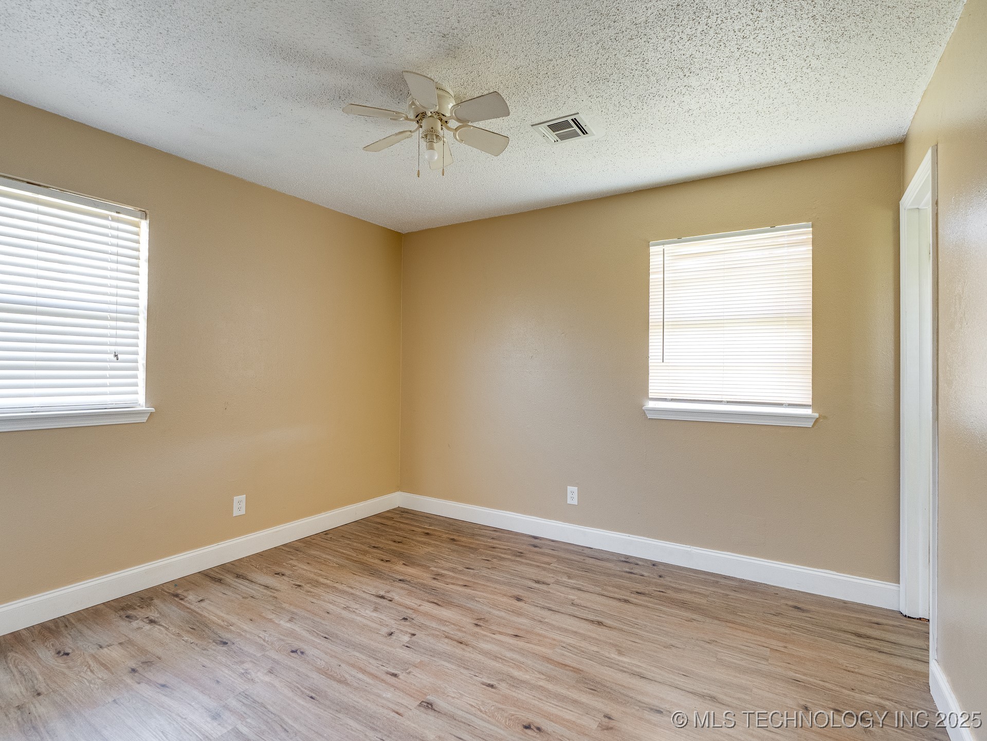 306 E Colonial Property Photo 15