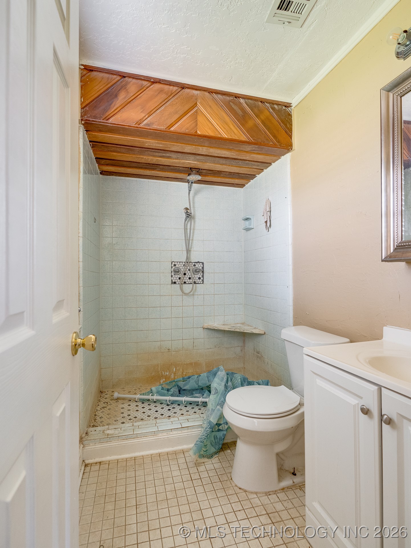 306 E Colonial Property Photo 17