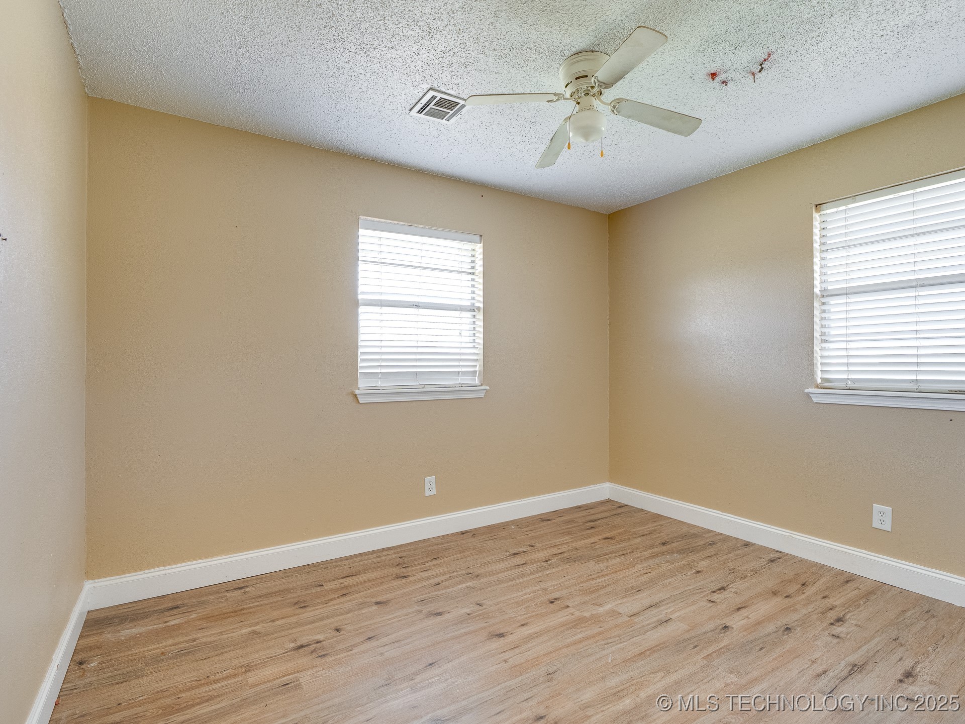 306 E Colonial Property Photo 18