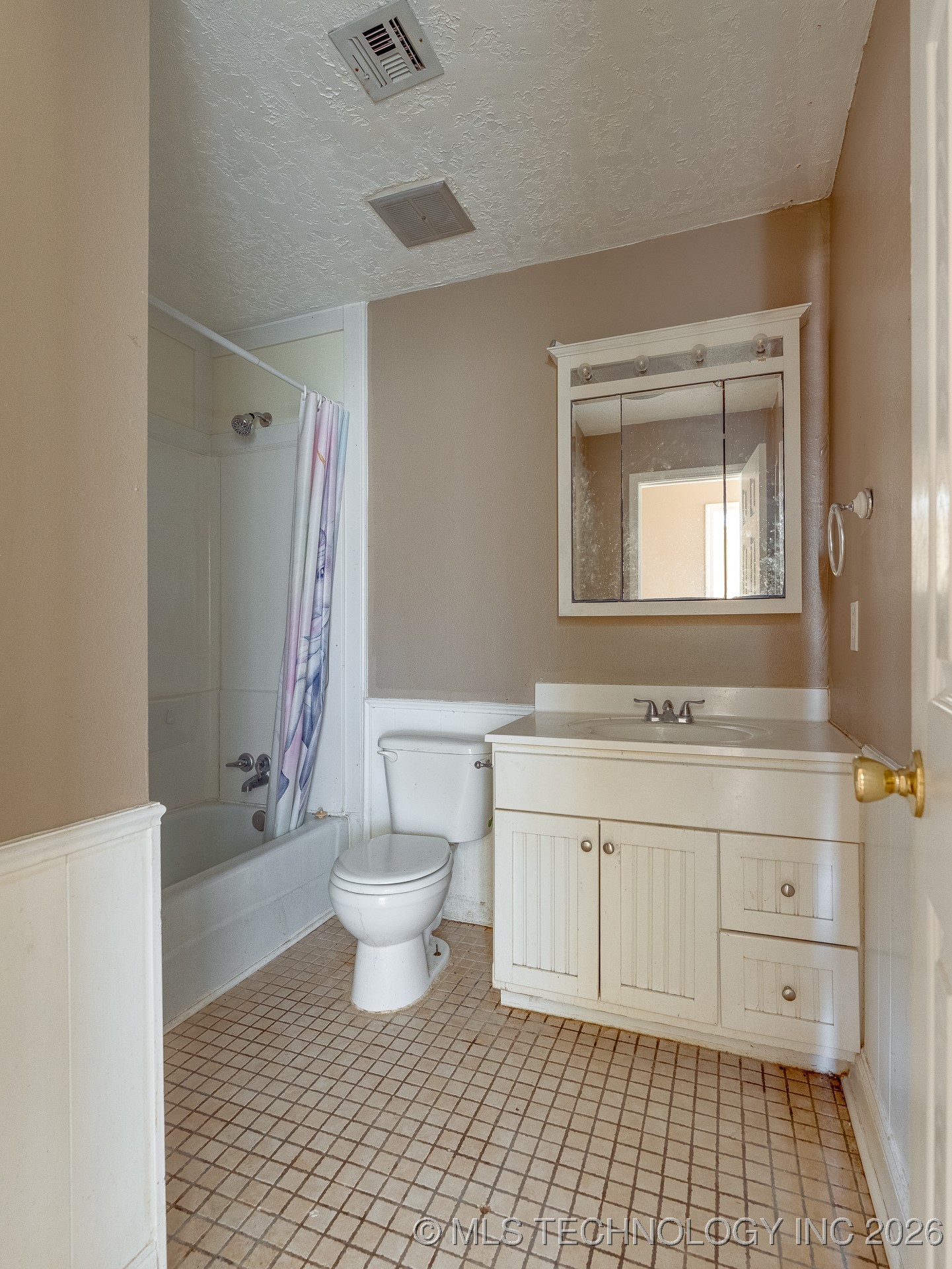 306 E Colonial Property Photo 20