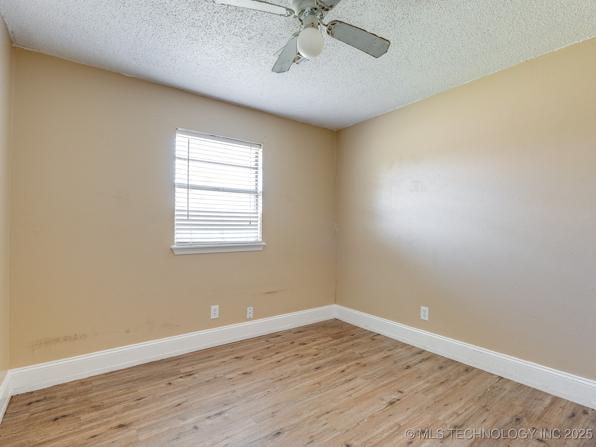 306 E Colonial Property Photo 21