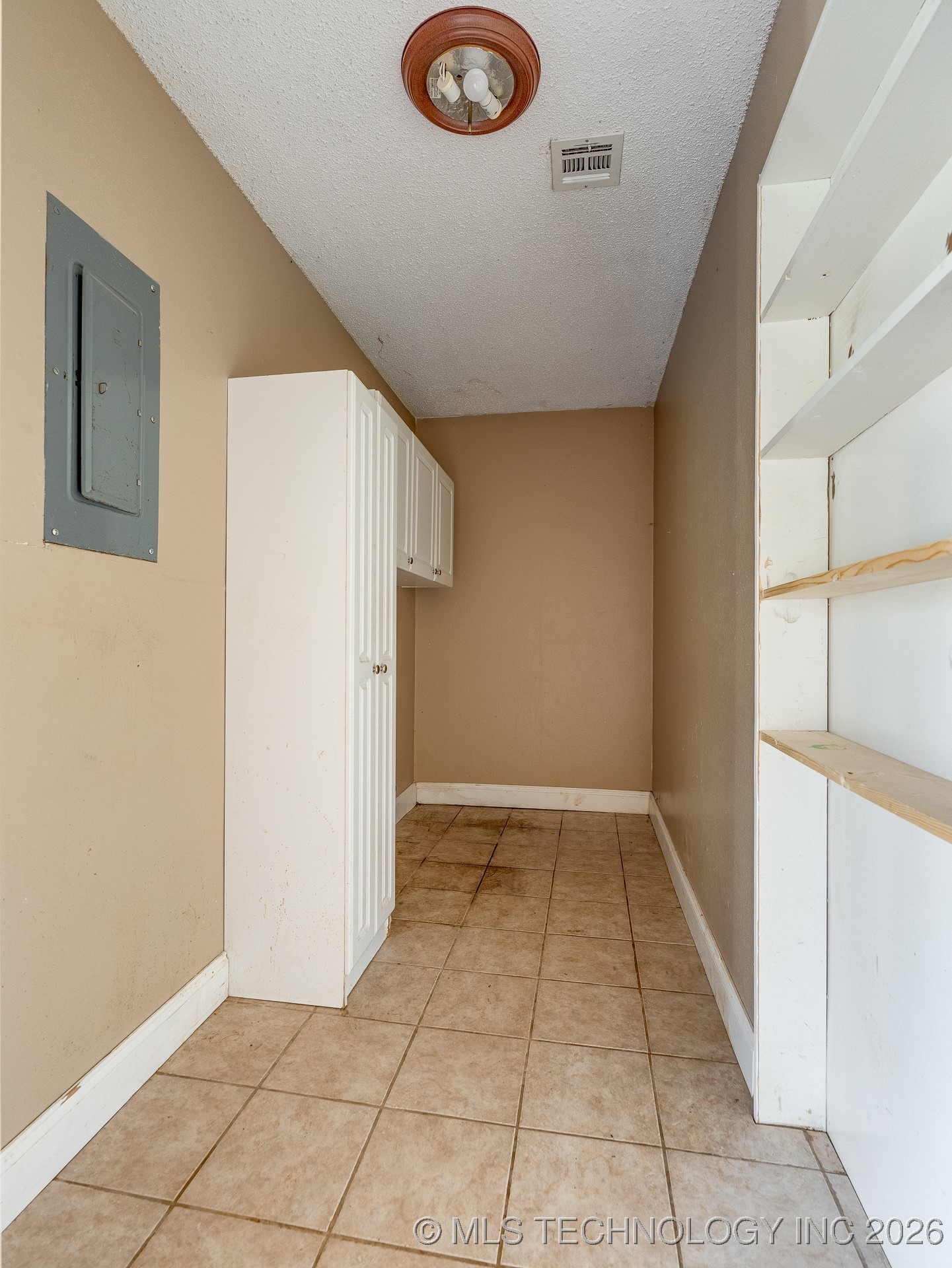 306 E Colonial Property Photo 23