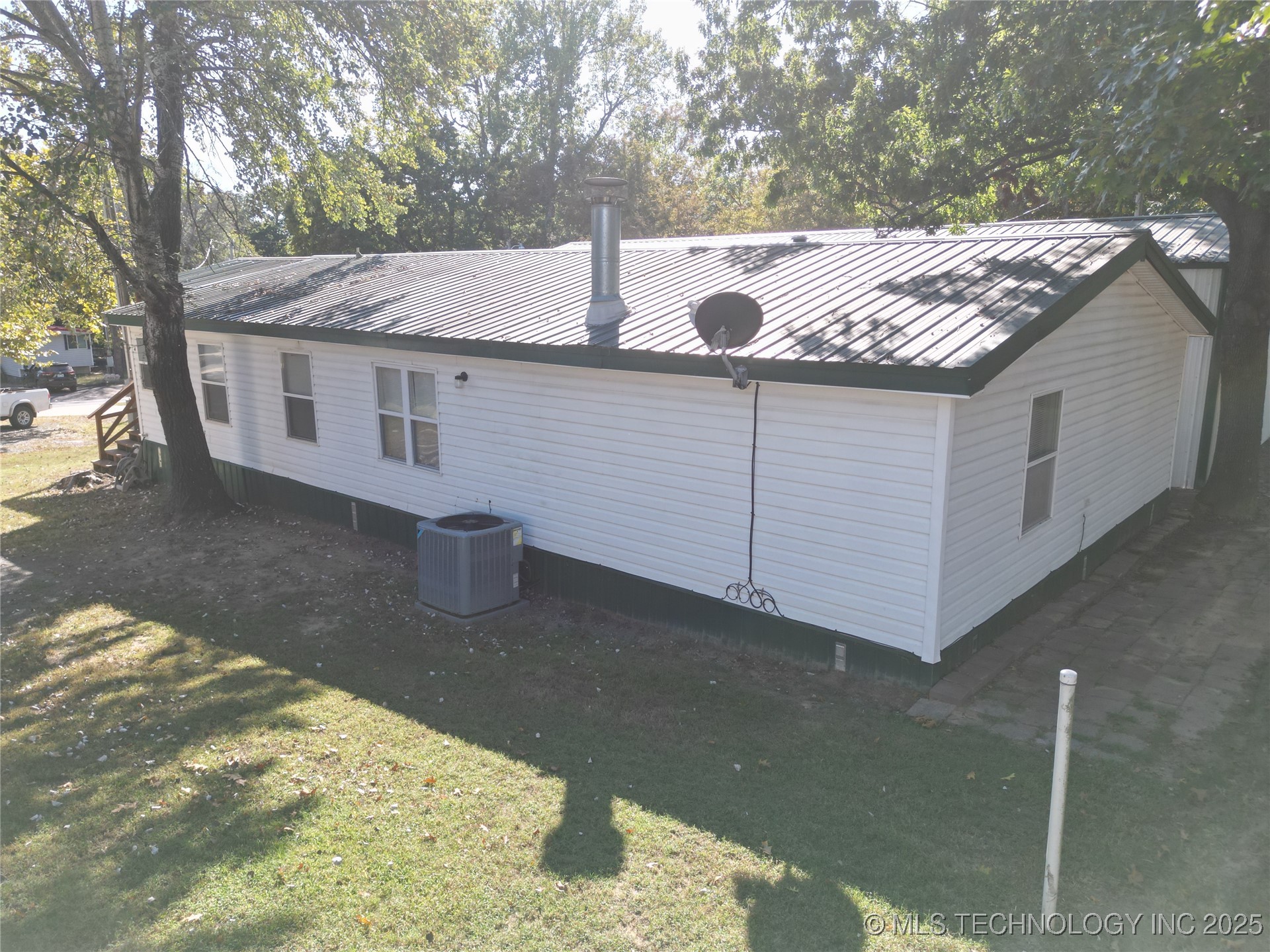 429555 E 1139 Road Property Photo 6