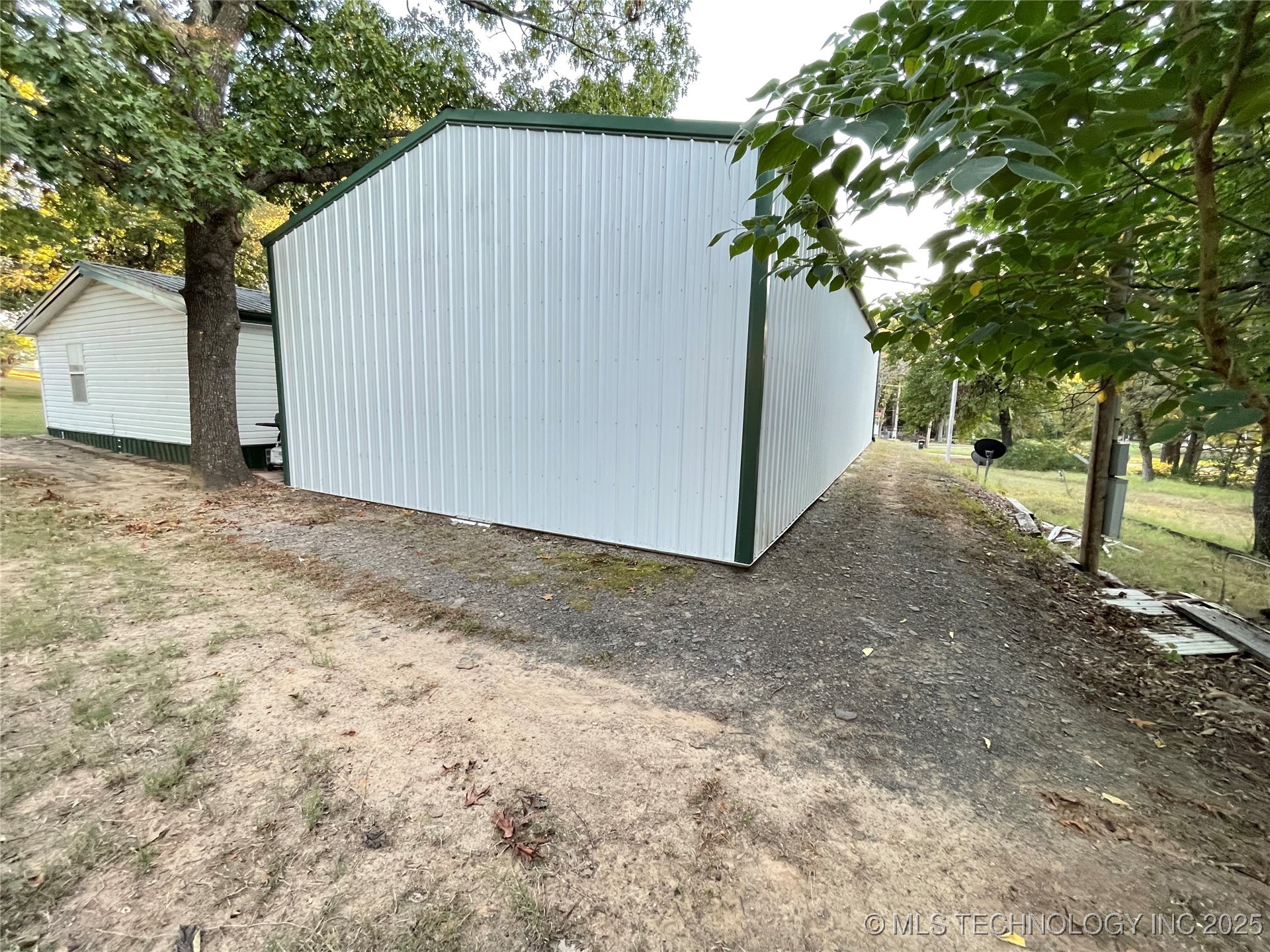 429555 E 1139 Road Property Photo 21