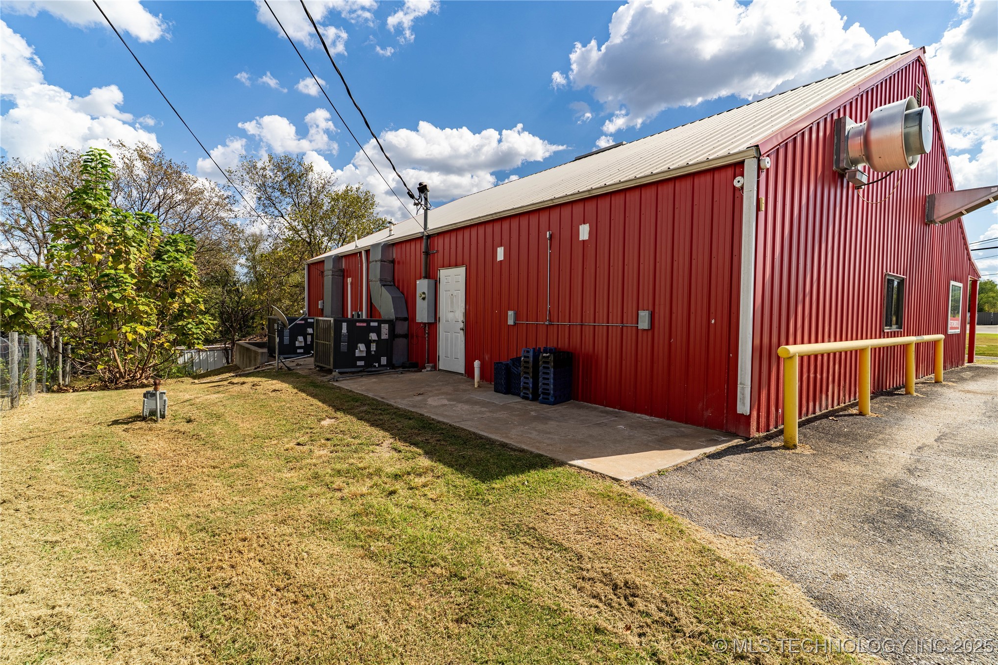 815 E Broadway Street Property Photo 16