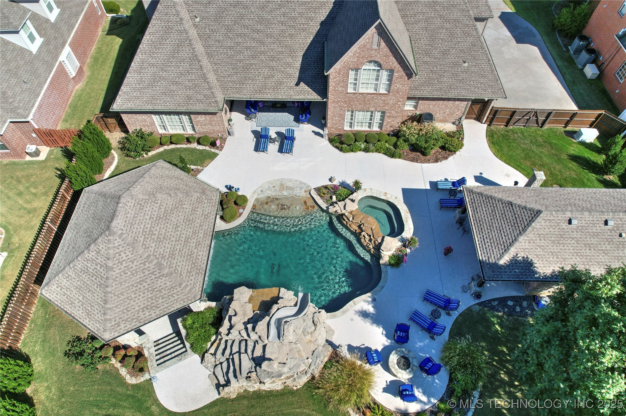 212 Ashton Drive Property Photo 1