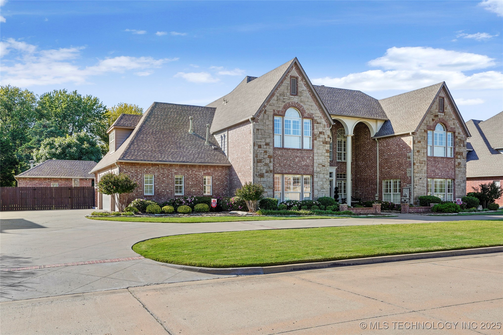 212 Ashton Drive Property Photo 4