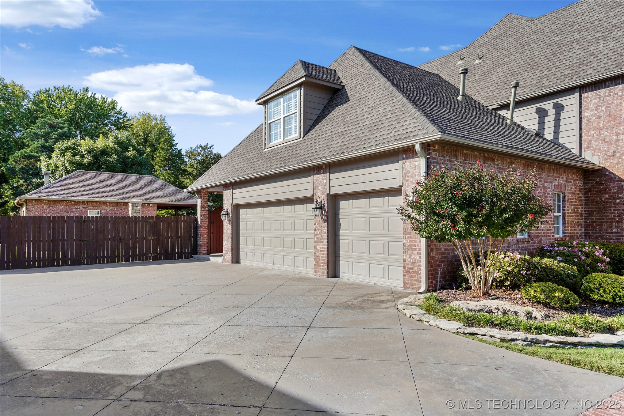 212 Ashton Drive Property Photo 5