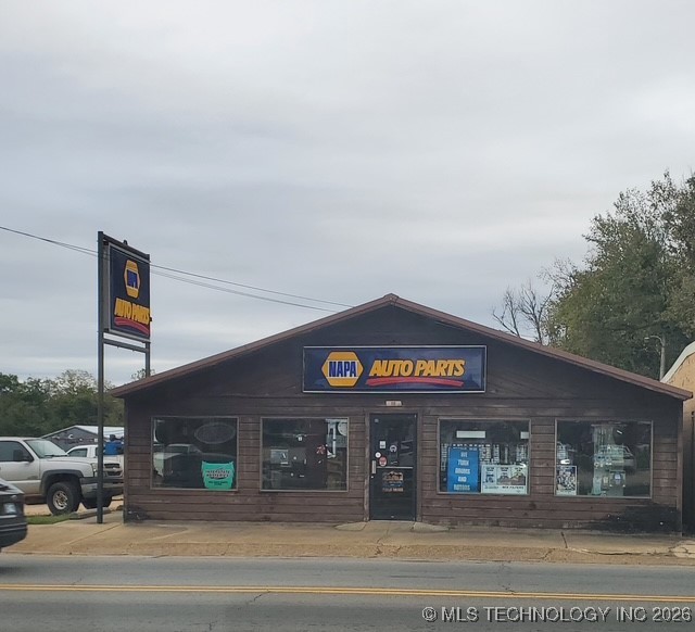 118 E Main Property Photo 1