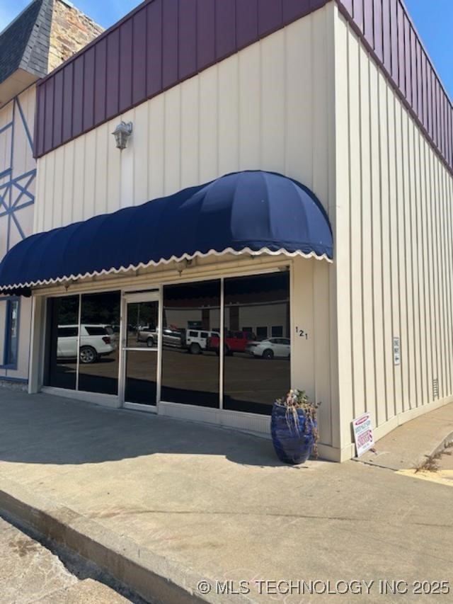 119 N Broadway Property Photo 1