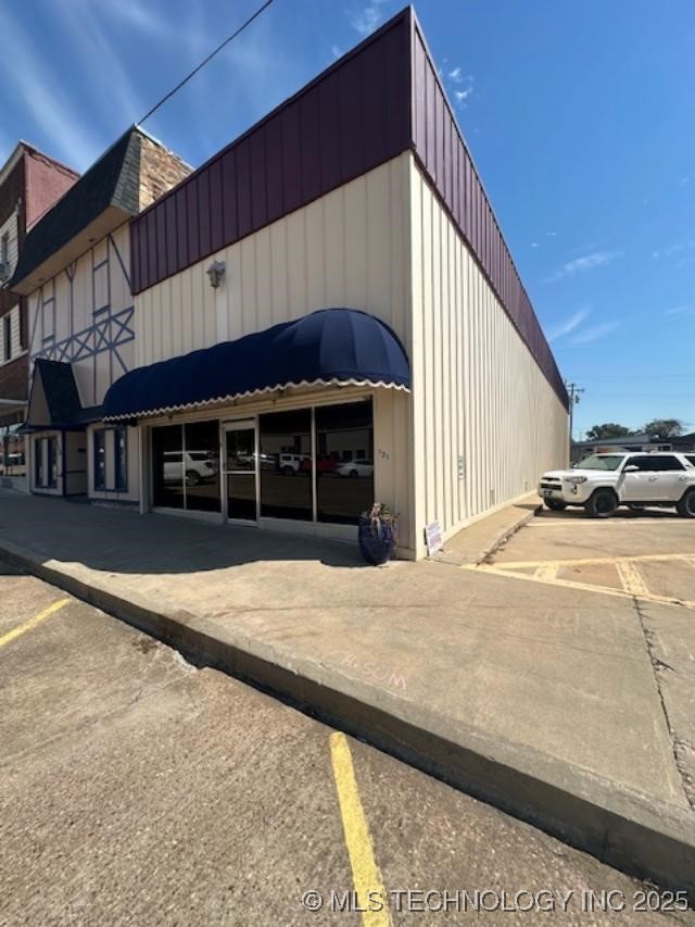 119 N Broadway Property Photo 2