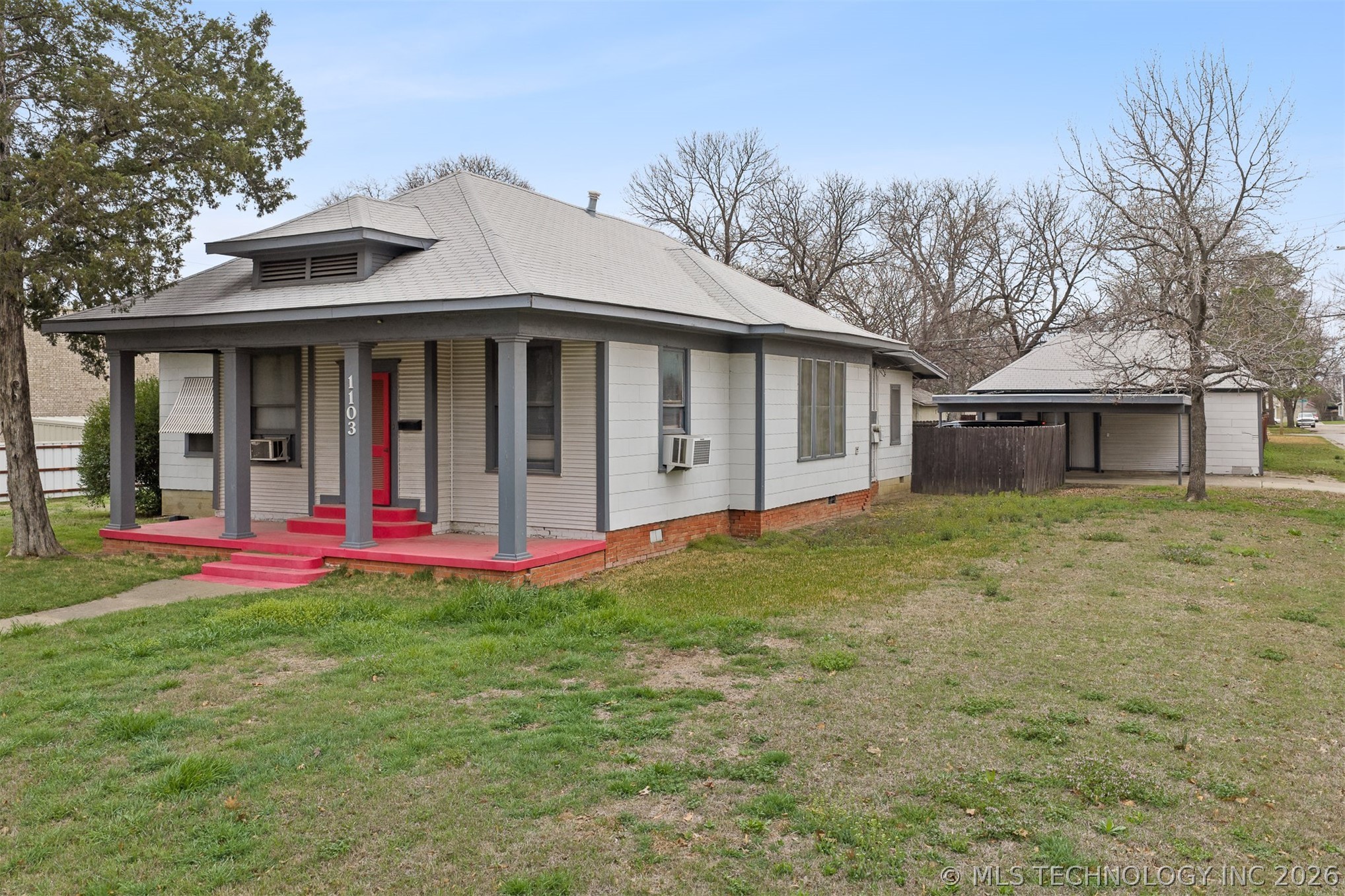 1103 Stanley Sw Property Photo 2