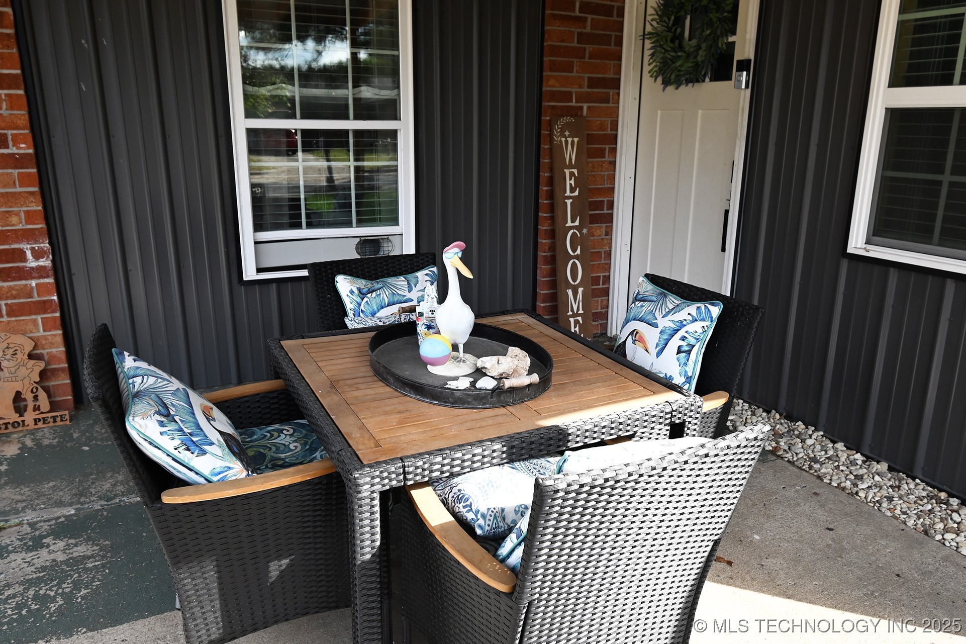 104 Geneva Circle Property Photo 2