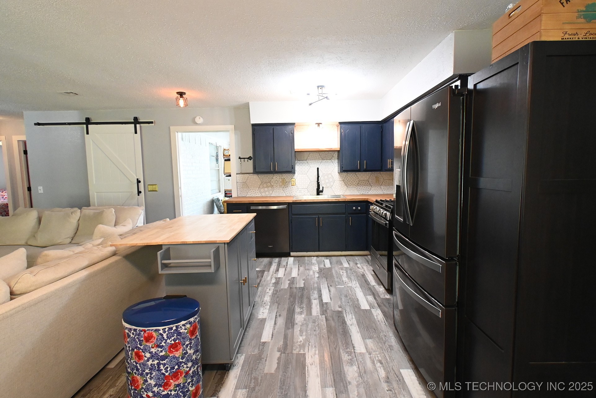 104 Geneva Circle Property Photo 7