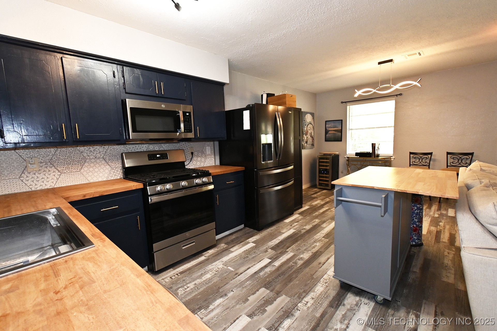 104 Geneva Circle Property Photo 8