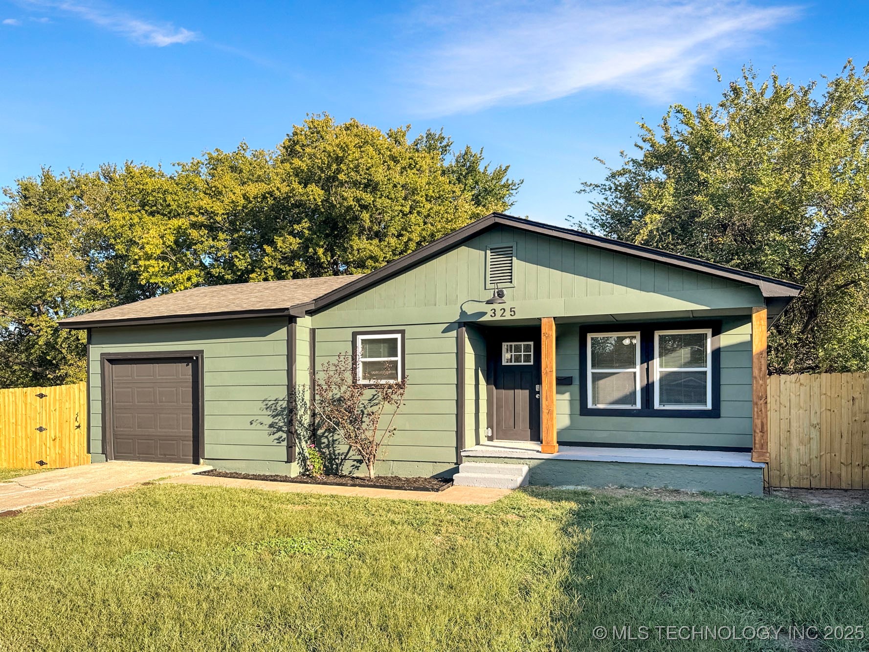 325 W 62nd Place N Property Photo 1