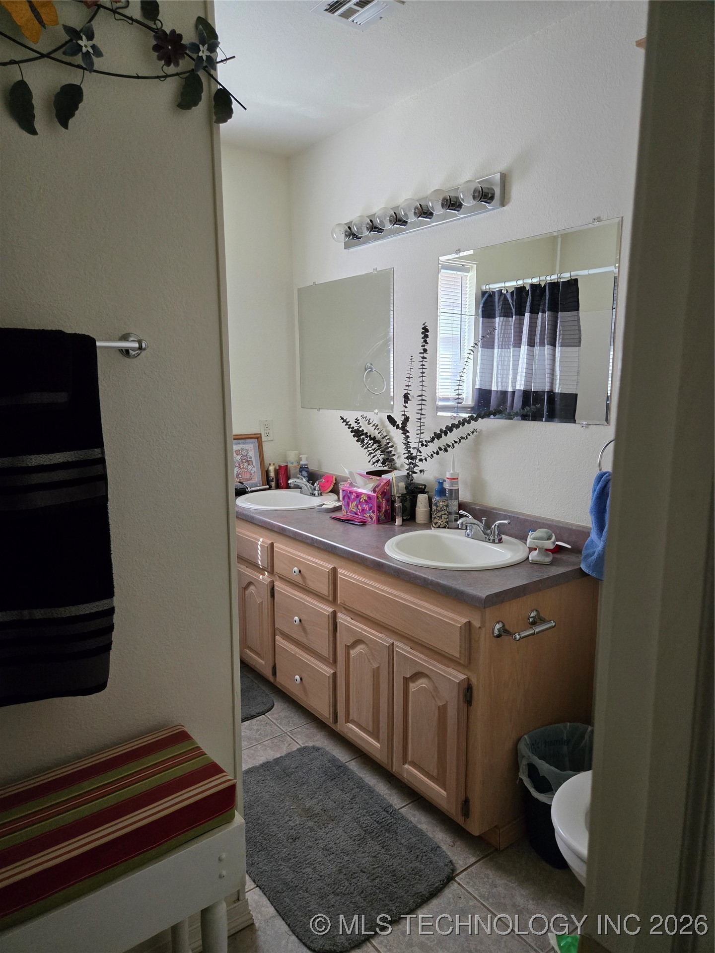 2529 S 28th Property Photo 9