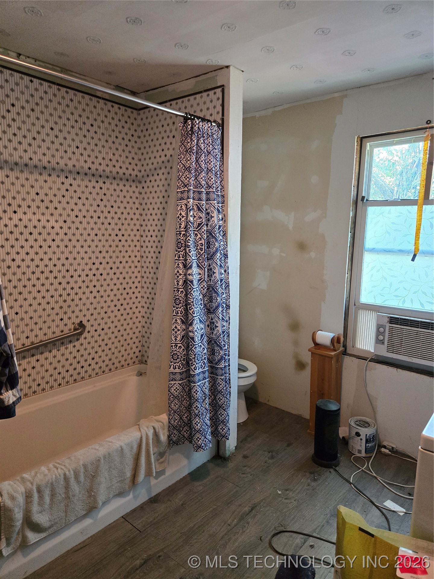 2413 N Main Property Photo 7