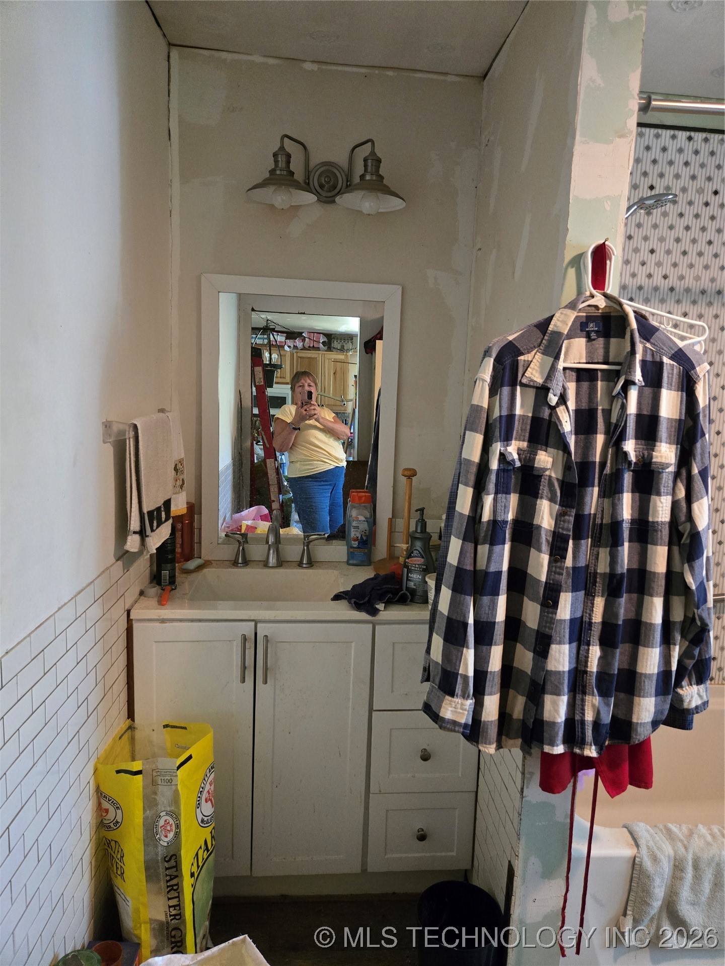 2413 N Main Property Photo 8