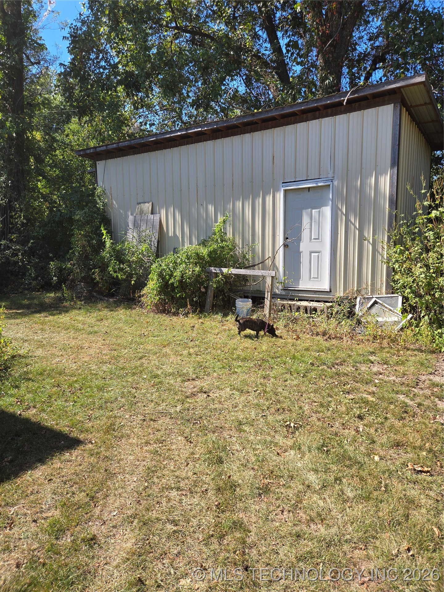 2413 N Main Property Photo 9