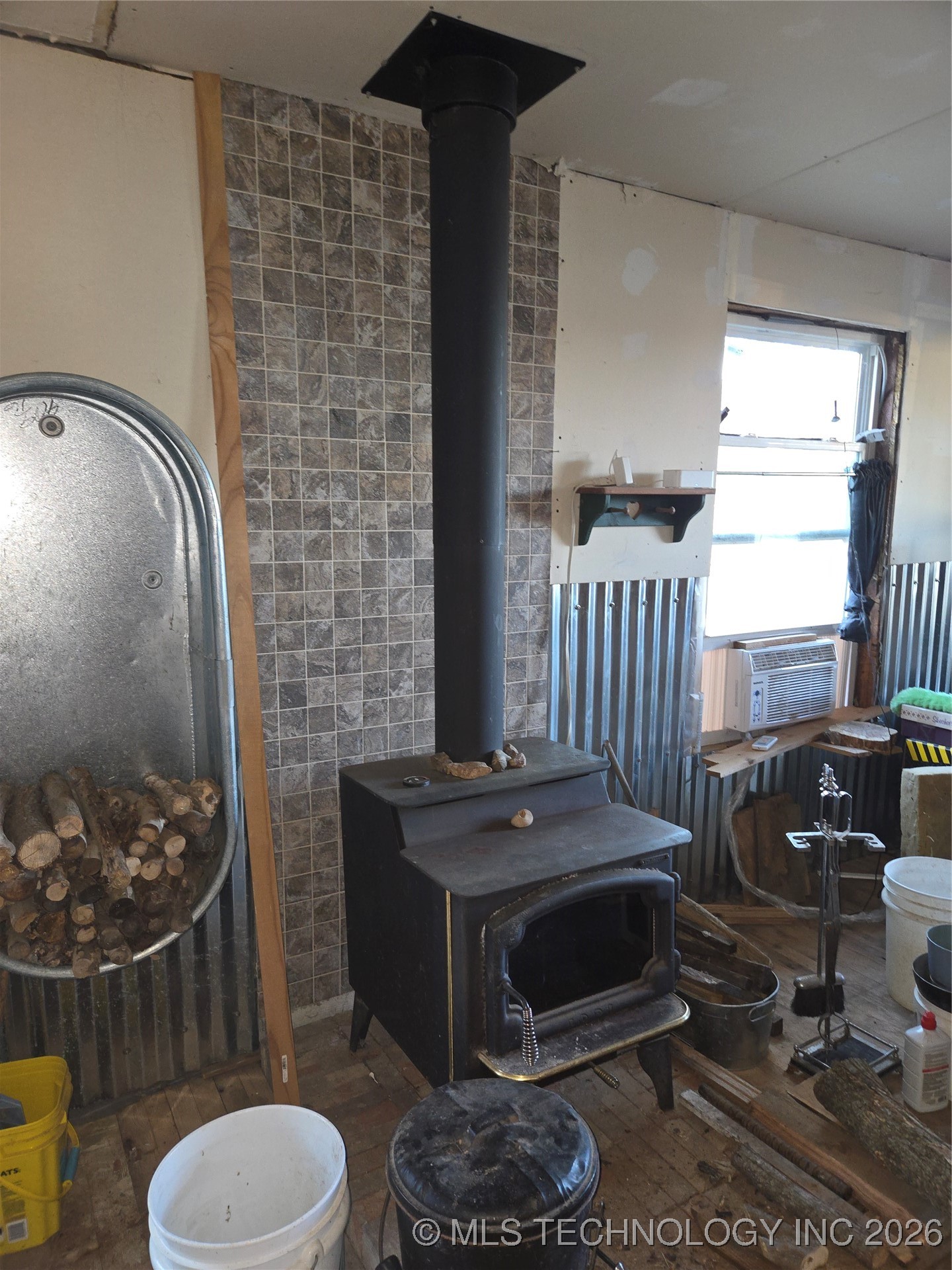 2413 N Main Property Photo 18