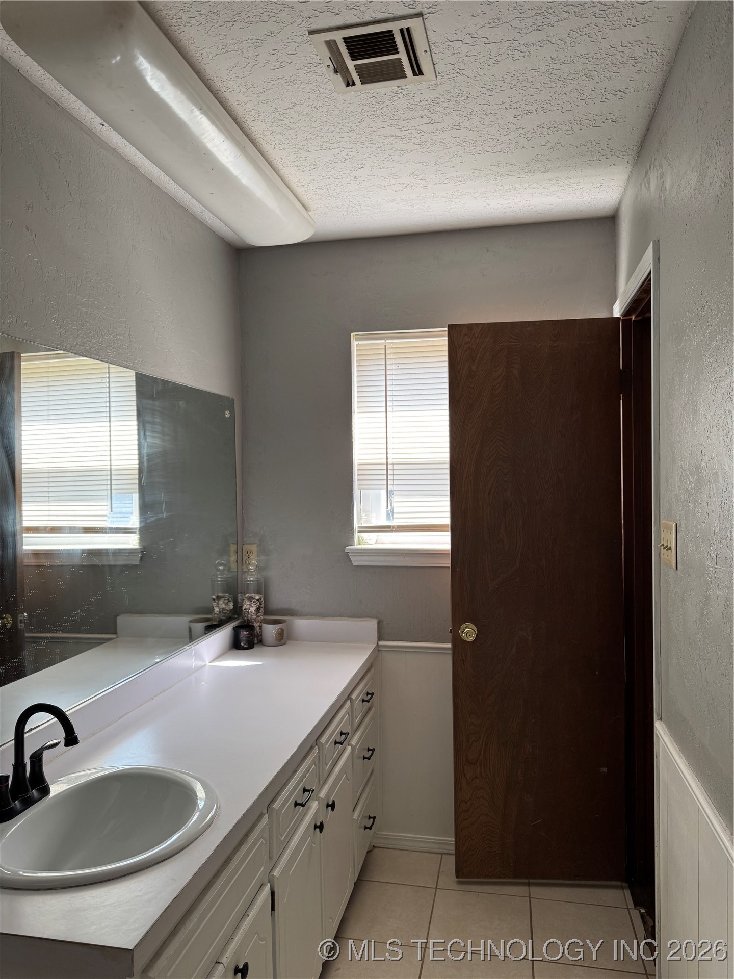 619 E South Boundary Street Property Photo 21