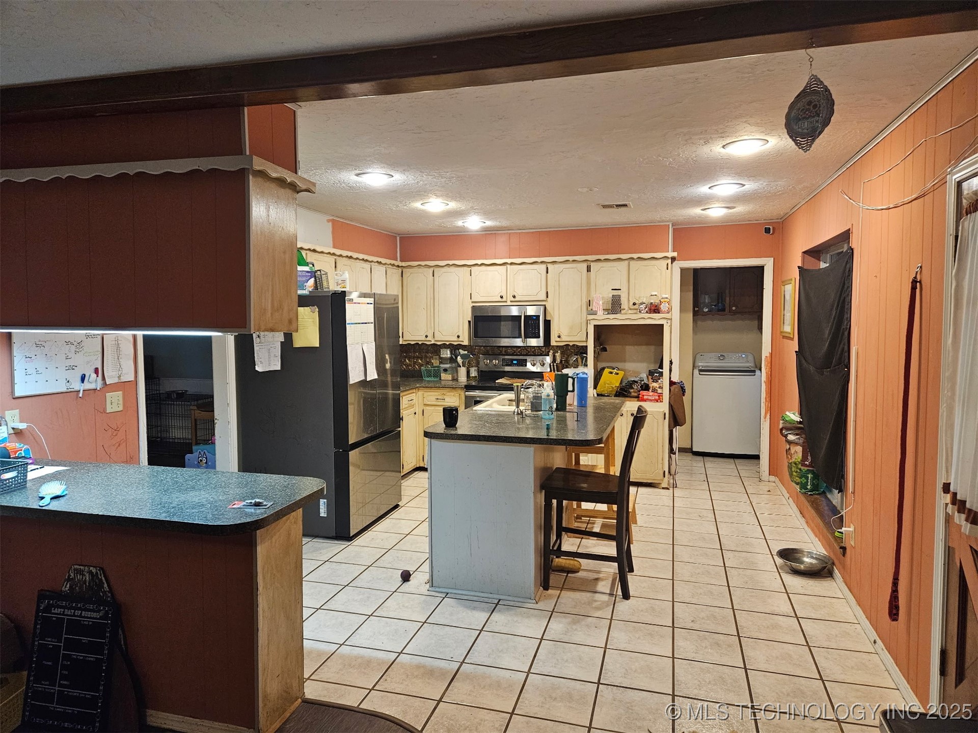 619 E South Boundary Street Property Photo 33