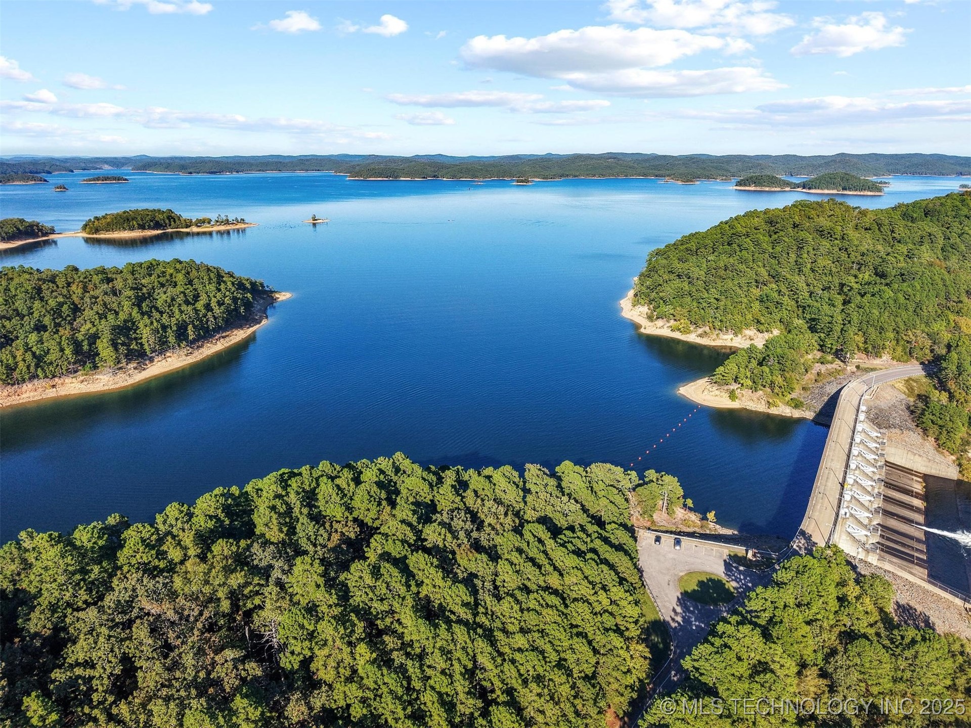 134 Wolf Tree Trail Property Photo 3