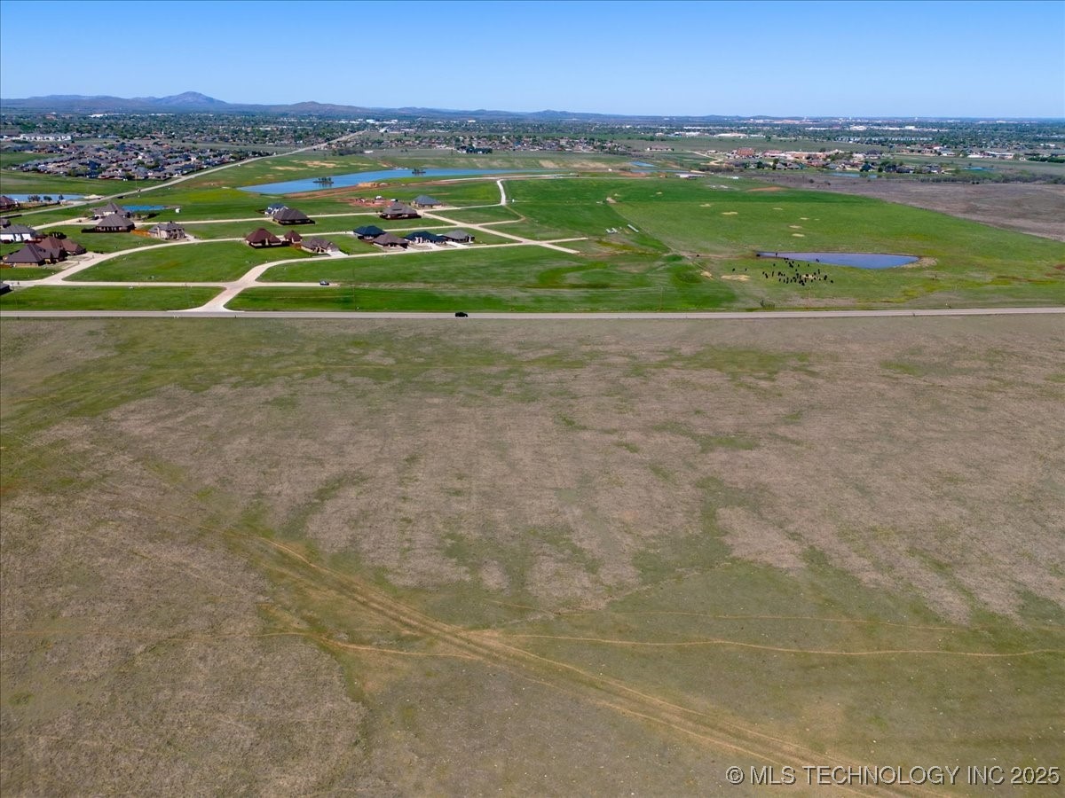 4 Sw Bishop Road Property Photo 1