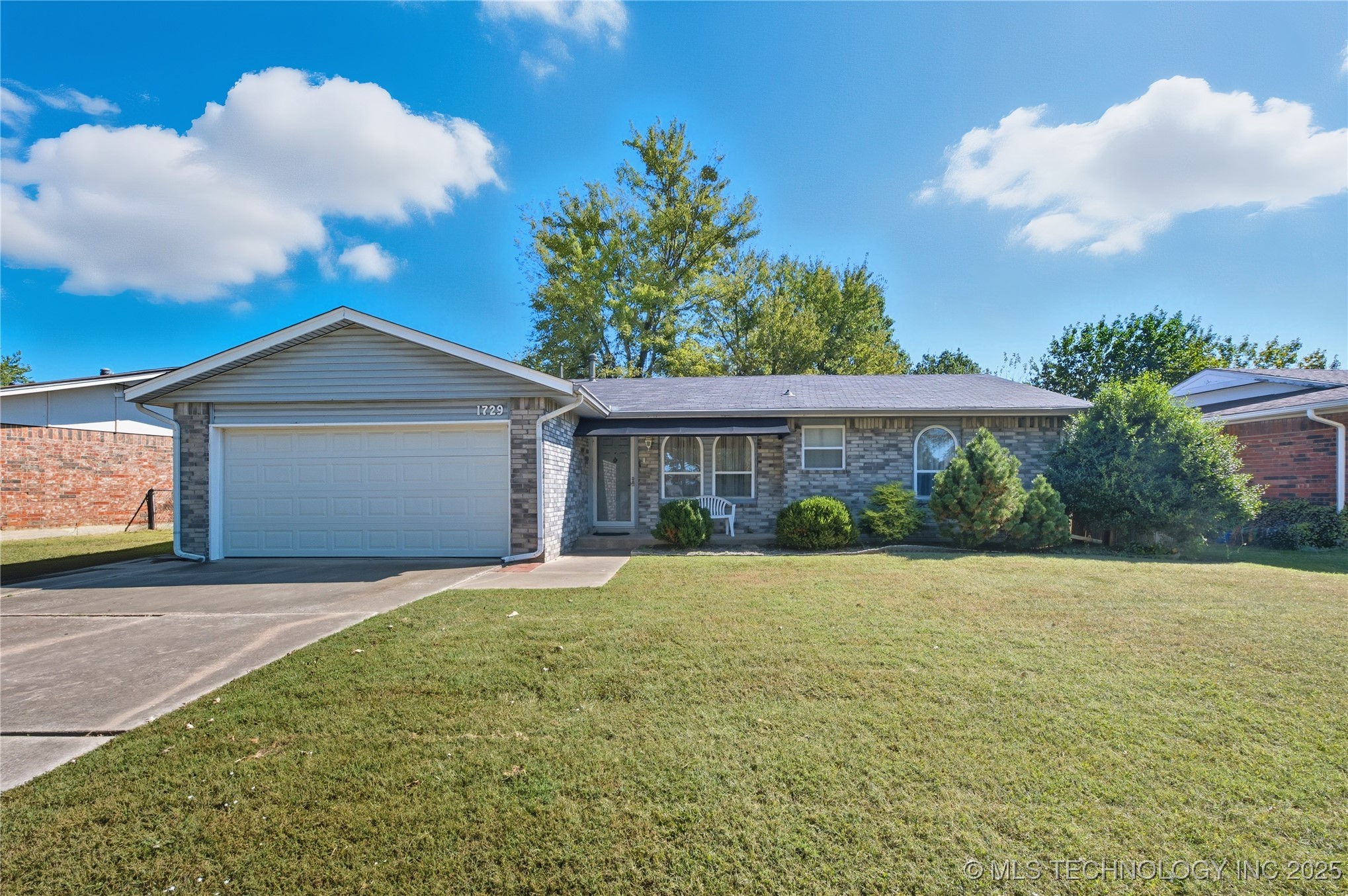 1729 S Spruce Avenue Property Photo 1