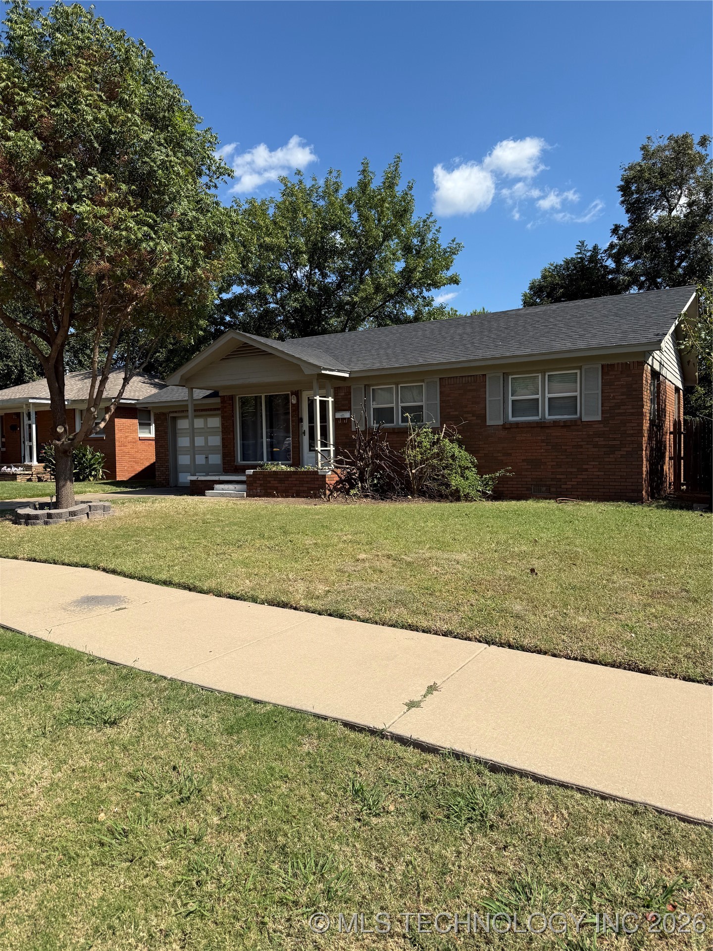 2924 N Vermont Property Photo 1