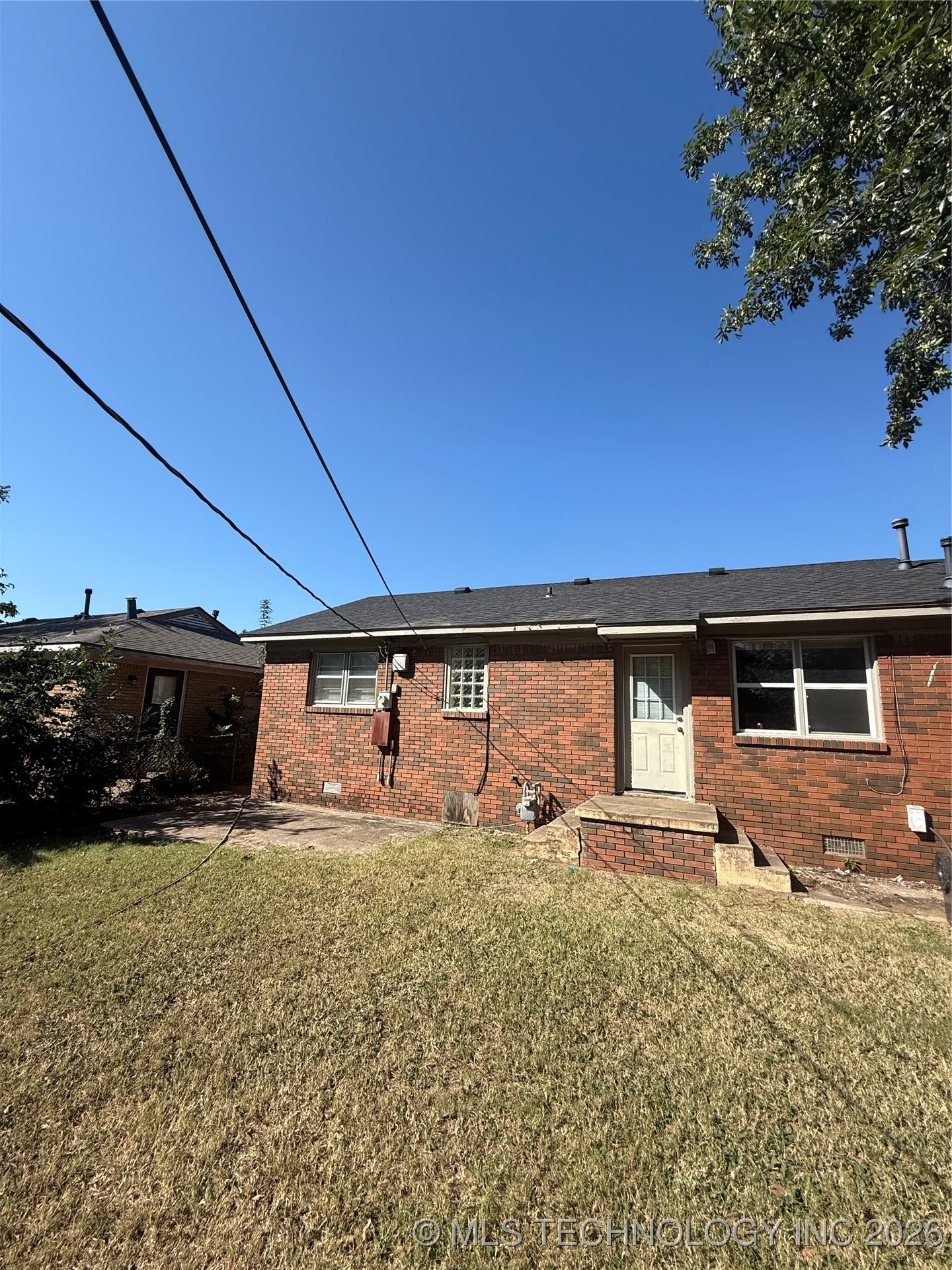 2924 N Vermont Property Photo 3