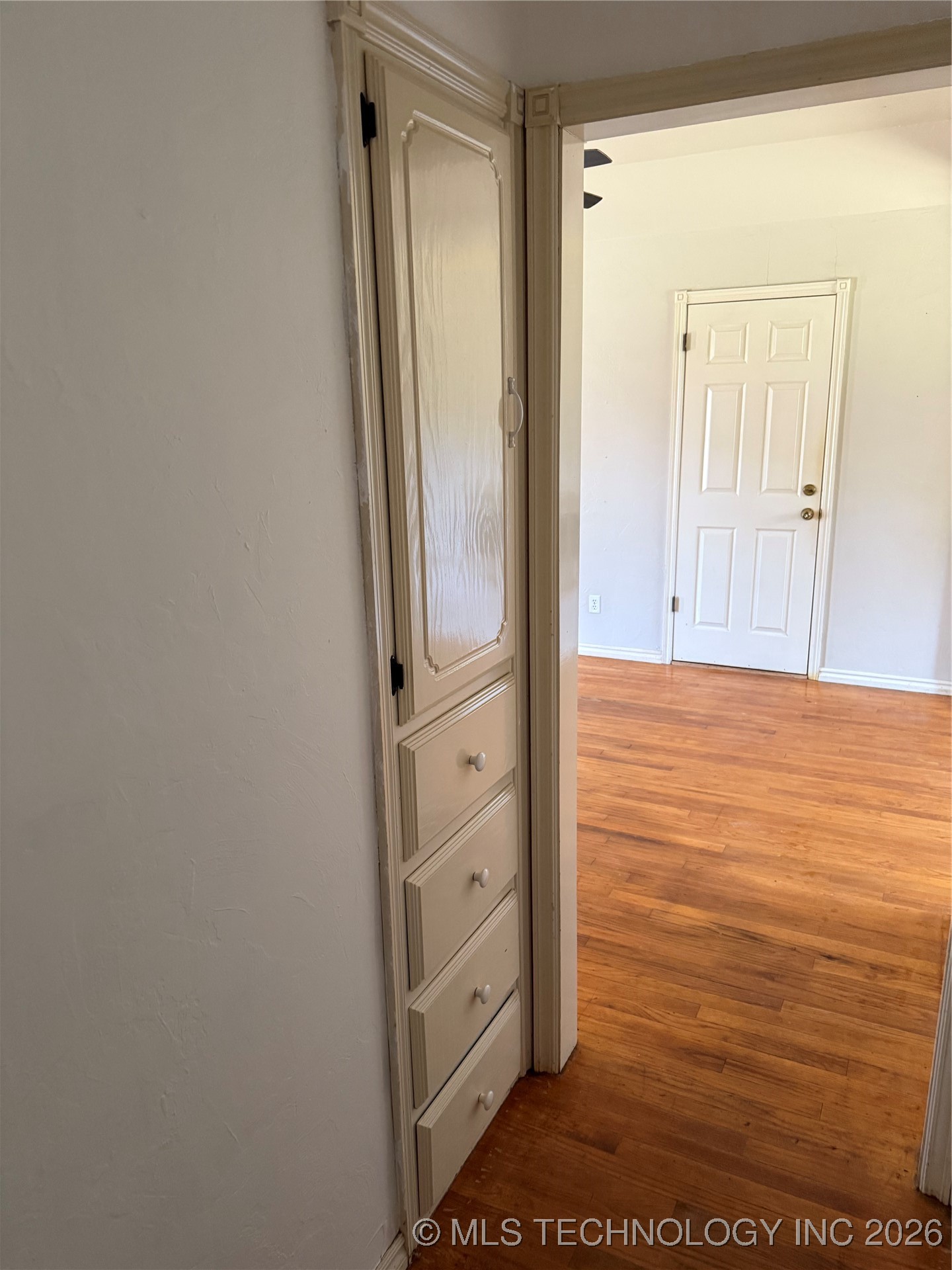 2924 N Vermont Property Photo 5