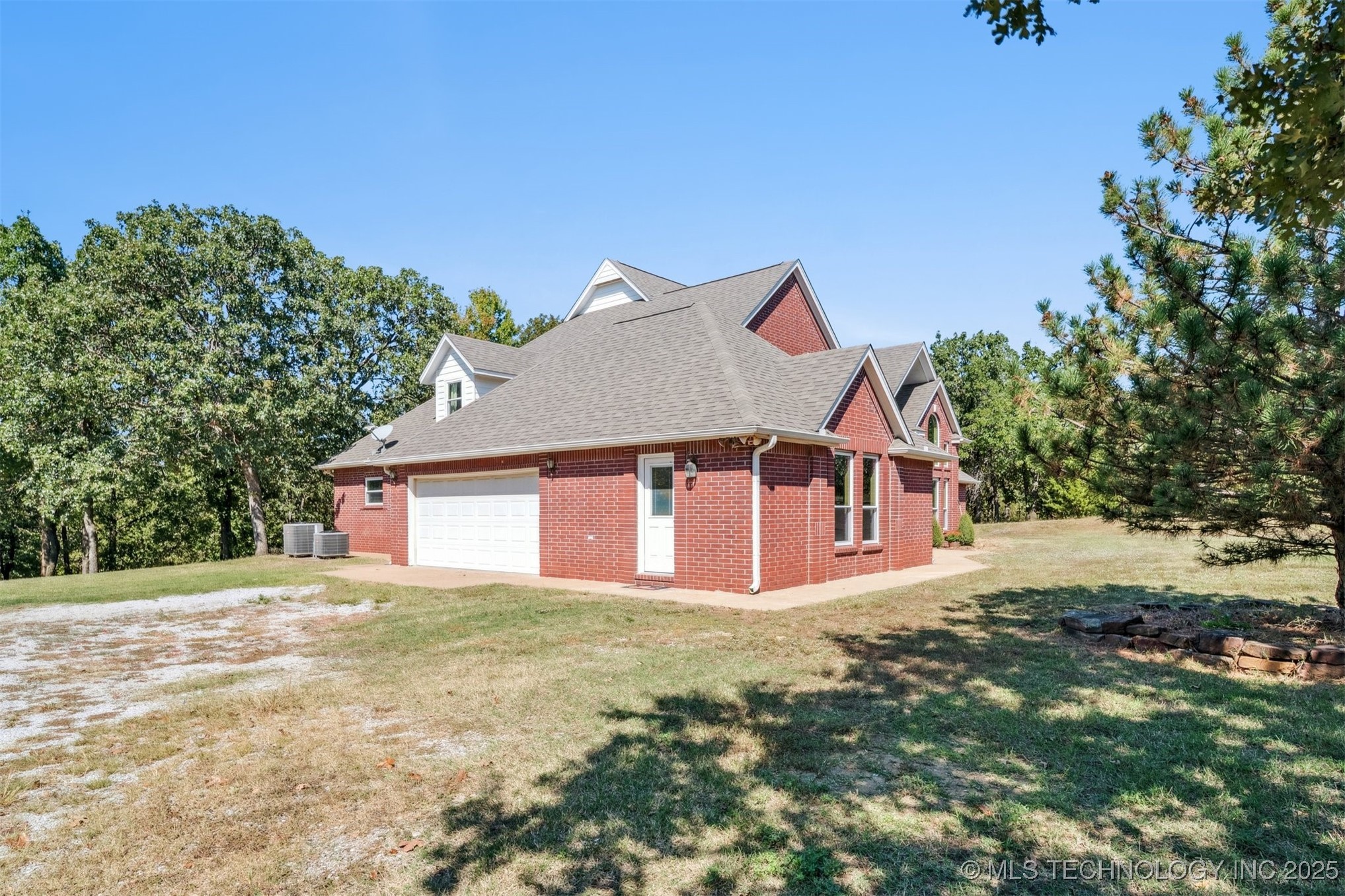 16615 Richardson Road Property Photo 6